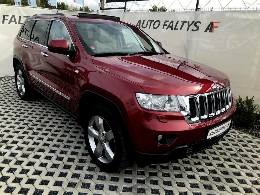 Dark Red Metallic Jeep Grand Cherokee Overland 3.0L 2013, front and side view of the car body, seller Auto Faltys