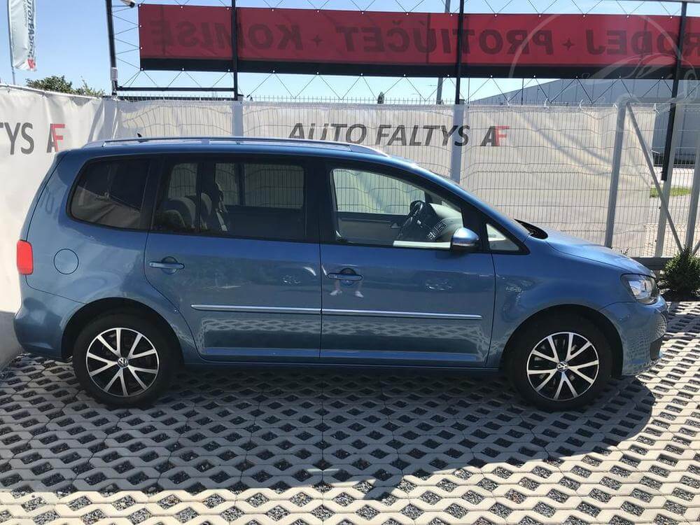 Metallic Blue Volkswagen Touran 2015, right side view of the car body